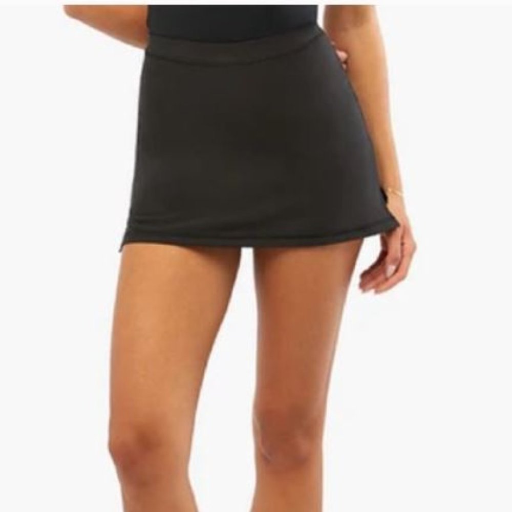 WeWoreWhat Active Skort- Black- Size M- NWT